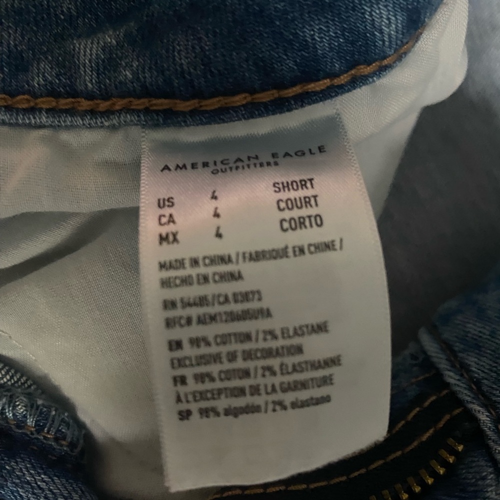 Size 4 short American Eagle jeans. Excellent condition. No tags - like new